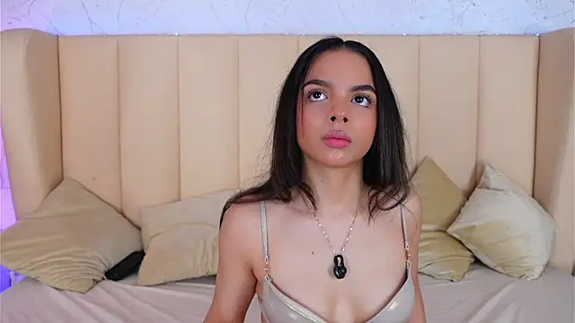 Snapshot of BambiRoses chatting on March 2, 7:09 am BambiRoses online show from March 2, 7:09 am