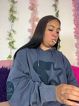 Snapshot of violetmist chatting on February 2, 11:58 pm violetmist online show from February 2, 11:58 pm