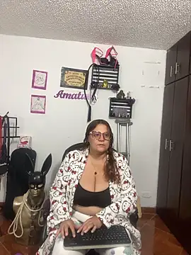 KimmyDark1 online show from June 12, 4:22 am