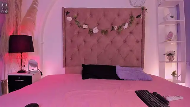 Lia Passion online show from April 11, 8:35 pm