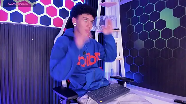 David Banks  online show from April 8, 12:38 pm