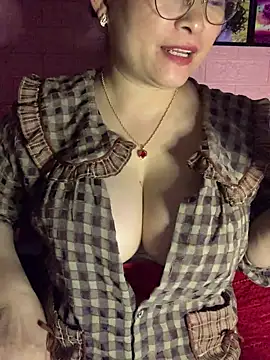 Snapshot of Star-sweet01 chatting on February 10, 1:21 am Star-sweet01 online show from February 10, 1:21 am