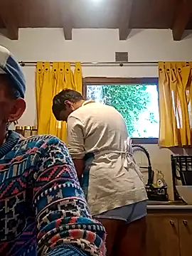 LuxuCum online show from February 4, 6:58 pm