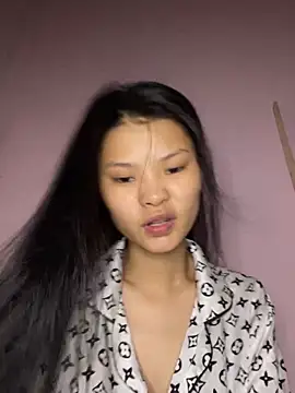 siting00 online show from April 1, 4:04 pm