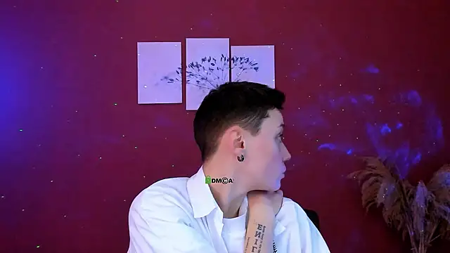 Snapshot of emi_fade chatting on February 12, 9:37 am emi fade online show from February 12, 9:37 am