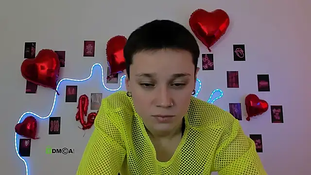 Snapshot of emi_fade chatting on February 18, 10:11 am emi fade online show from February 18, 10:11 am