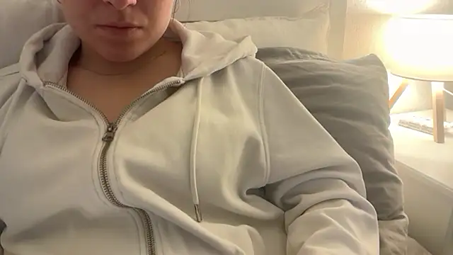 Snapshot of Lucyschickt chatting on February 12, 4:24 pm Lucyschickt online show from February 12, 4:24 pm