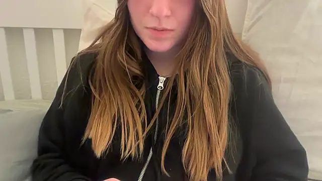 Snapshot of Lucyschickt chatting on February 15, 7:54 pm Lucyschickt online show from February 15, 7:54 pm