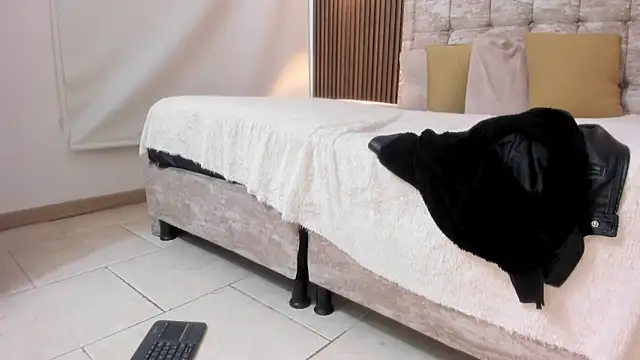 Snapshot of Lia_Nova chatting on February 22, 1:18 am Lia Nova online show from February 22, 1:18 am