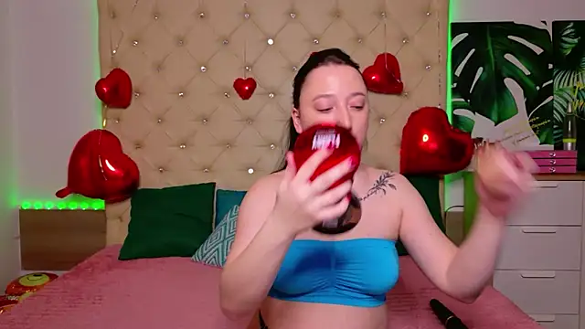 Snapshot of AwaMax chatting on February 17, 5:59 am AwaMax online show from February 17, 5:59 am