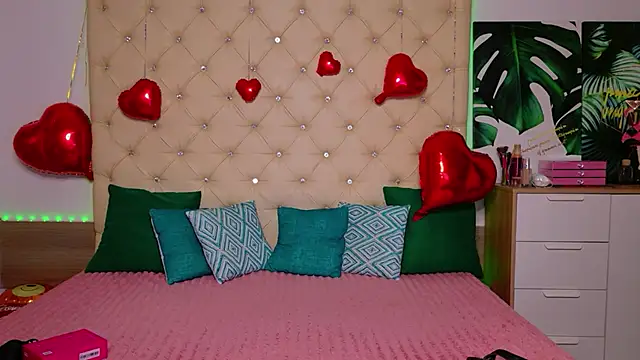 Snapshot of AwaMax chatting on February 19, 5:58 am AwaMax online show from February 19, 5:58 am