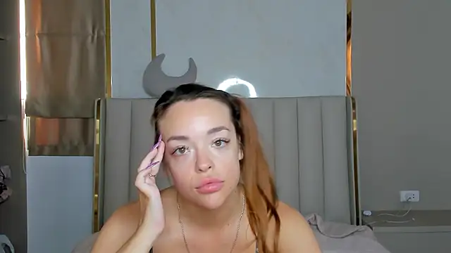 stellaa quenn online show from February 6, 1:10 am