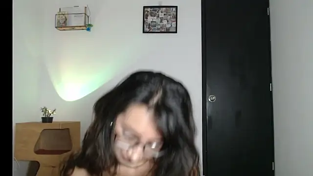 elizabethruss1 online show from May 16, 10:36 am