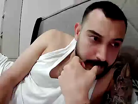 Snapshot of hakanbey33 chatting on February 18, 6:15 pm hakanbey33 online show from February 18, 6:15 pm