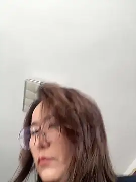 Snapshot of Youyou_12 chatting on February 6, 6:51 am Youyou 12 online show from February 6, 6:51 am