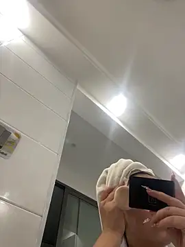 Snapshot of Youyou_12 chatting on February 8, 8:18 am Youyou 12 online show from February 8, 8:18 am