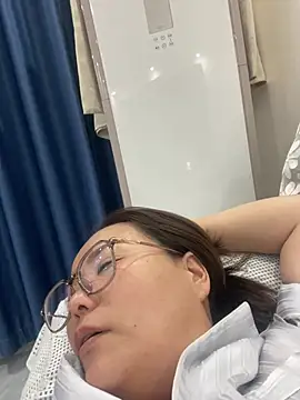 Snapshot of Youyou_12 chatting on February 9, 1:26 pm Youyou 12 online show from February 9, 1:26 pm