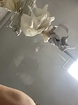 Snapshot of Youyou_12 chatting on February 12, 2:34 pm Youyou 12 online show from February 12, 2:34 pm