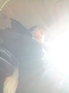 Snapshot of Youyou_12 chatting on February 13, 4:41 am Youyou 12 online show from February 13, 4:41 am