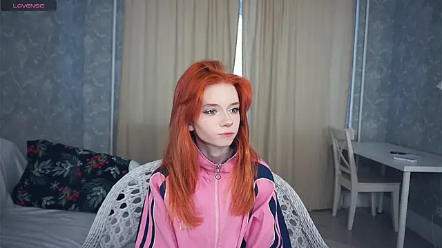 Snapshot of TarynPalek chatting on February 3, 7:13 am TarynPalek online show from February 3, 7:13 am