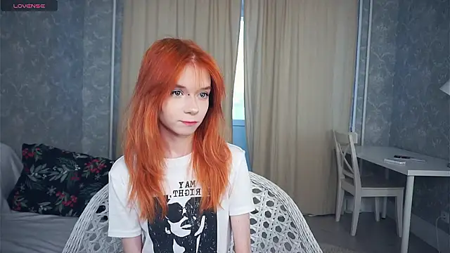 Snapshot of TarynPalek chatting on February 5, 6:29 am TarynPalek online show from February 5, 6:29 am