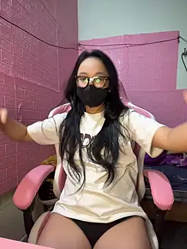 Snapshot of Leeeiuu chatting on February 22, 2:59 pm Leeeiuu online show from February 22, 2:59 pm