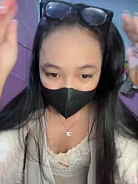 Snapshot of Leeeiuu chatting on February 26, 2:05 pm Leeeiuu online show from February 26, 2:05 pm