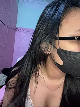 Snapshot of Leeeiuu chatting on February 28, 11:55 am Leeeiuu online show from February 28, 11:55 am