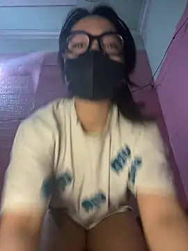 Snapshot of Leeeiuu chatting on March 1, 3:14 pm Leeeiuu online show from March 1, 3:14 pm