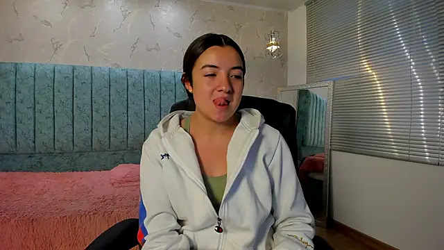 Tara Parker online show from February 14, 12:13 pm