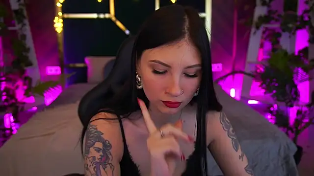 Snapshot of LunaaMay chatting on February 17, 9:06 am LunaaMay online show from February 17, 9:06 am