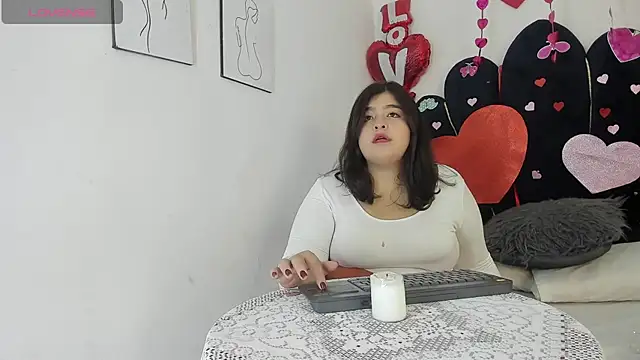 dahlialee online show from February 14, 11:40 am