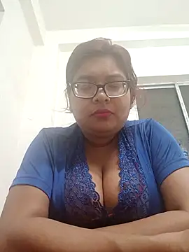 Elie Hallway online show from February 15, 9:00 pm