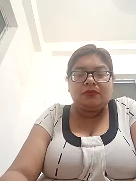 Elie Hallway online show from March 11, 6:47 pm