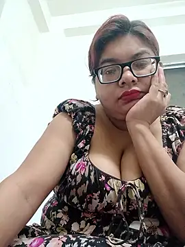 Elie Hallway online show from March 28, 8:08 pm