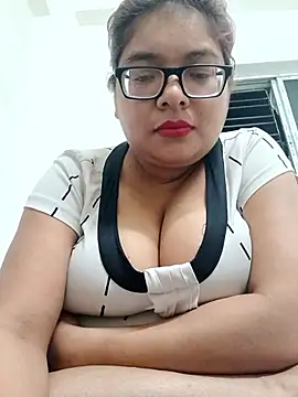 Elie Hallway online show from April 2, 7:11 pm