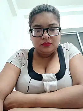 Elie Hallway online show from April 3, 6:50 pm