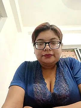 Elie Hallway online show from April 14, 6:25 pm