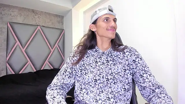 Snapshot of Noha-Smith chatting on February 5, 4:28 am Noha-Smith online show from February 5, 4:28 am