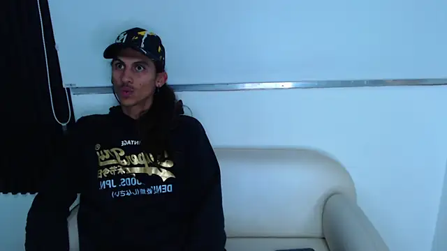 Snapshot of Noha-Smith chatting on February 24, 6:44 am Noha-Smith online show from February 24, 6:44 am