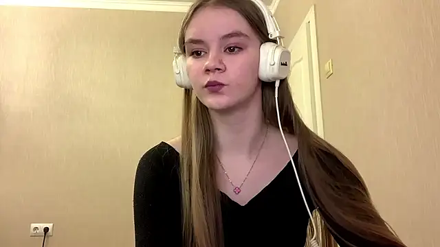 Snapshot of AgnesShy_ chatting on February 21, 7:20 am AgnesShy online show from February 21, 7:20 am