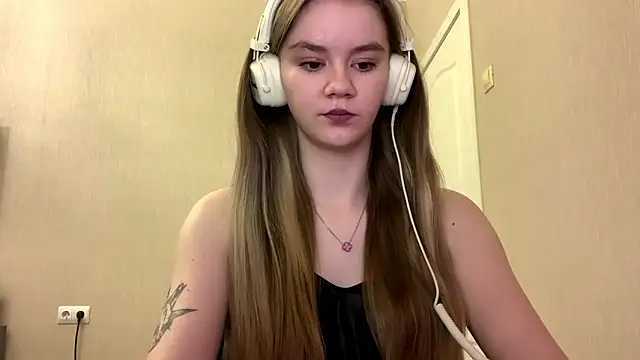 Snapshot of AgnesShy_ chatting on February 23, 7:39 am AgnesShy online show from February 23, 7:39 am