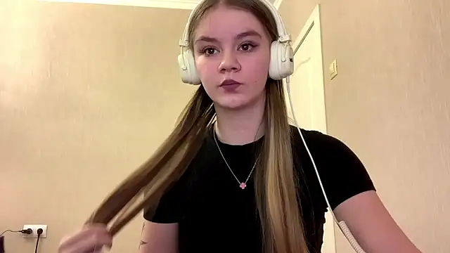 Snapshot of AgnesShy_ chatting on March 2, 7:26 am AgnesShy online show from March 2, 7:26 am