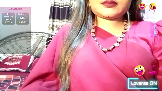Snapshot of Nusrat_Faria chatting on July 28, 10:09 pm Nusrat Faria online show from July 28, 10:09 pm