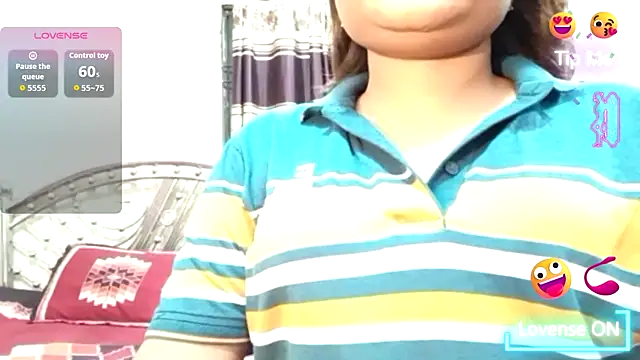 Snapshot of Nusrat_Faria chatting on July 29, 11:47 pm Nusrat Faria online show from July 29, 11:47 pm