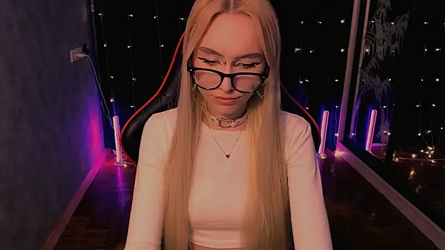 crybambi online show from April 6, 7:04 pm