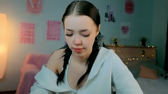 Snapshot of Vexnexe chatting on February 2, 5:06 am Vexnexe online show from February 2, 5:06 am