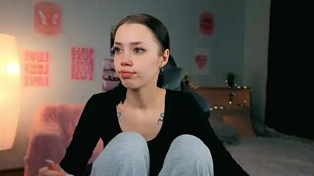 Snapshot of Vexnexe chatting on February 13, 6:48 pm Vexnexe online show from February 13, 6:48 pm