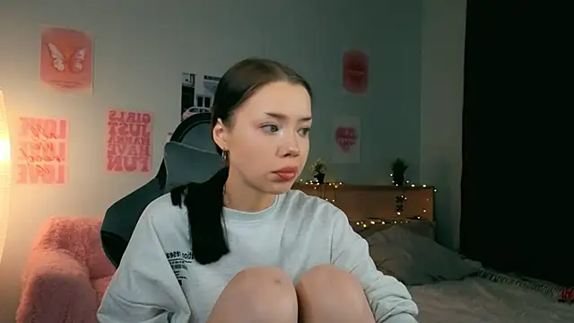 Snapshot of Vexnexe chatting on February 15, 7:10 pm Vexnexe online show from February 15, 7:10 pm