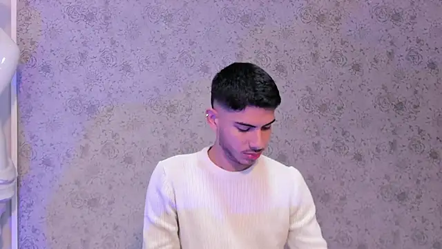 Snapshot of Apolo_Gray chatting on February 6, 6:40 am Apolo Gray online show from February 6, 6:40 am